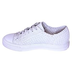 Stuart Weitzman Wova Low Top Sneaker Women's 9 | White | Woven Leather | EUC